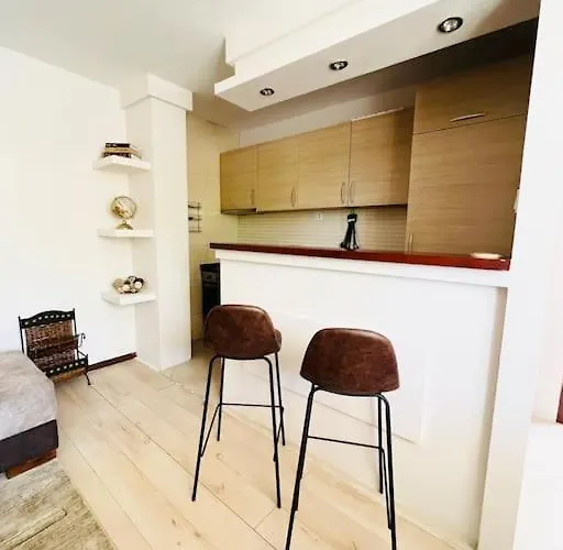 Family Condo Near The Airport And The Beach